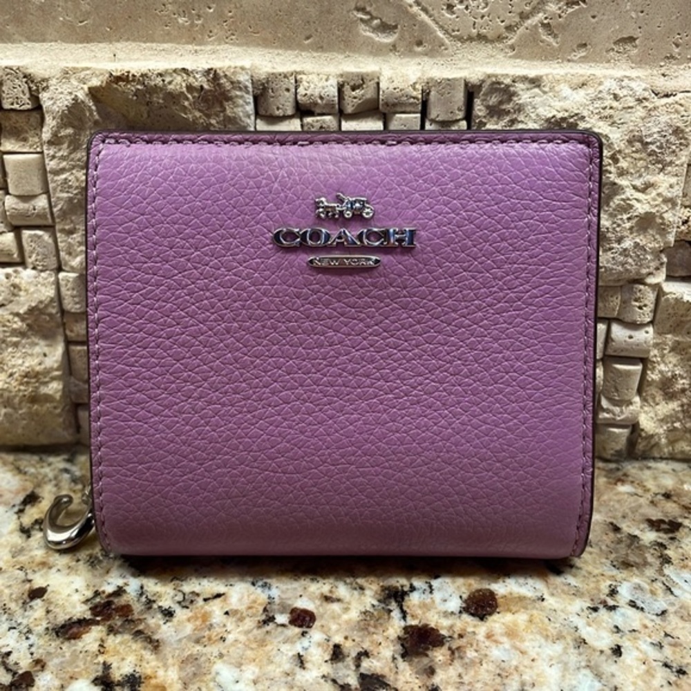 EUC Coach Compact Snap Wallet Lilac Pebbled Leather Silver Hardware